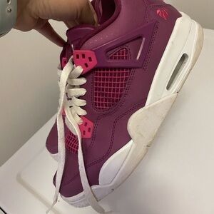 Jordan 4 retro valentines size 6.5 y